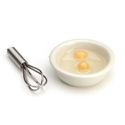 Huevos en tazon con Batidor